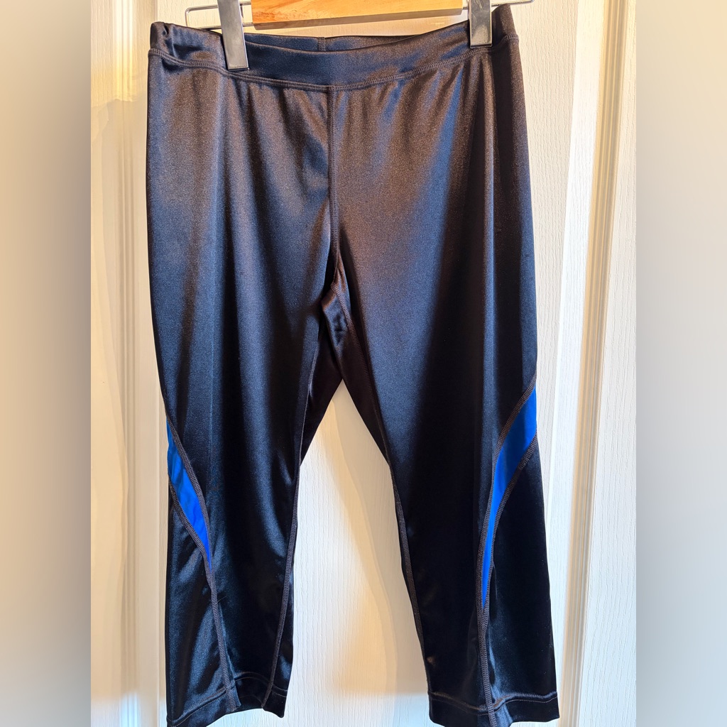 Titika Athletic Black Capri Leggings